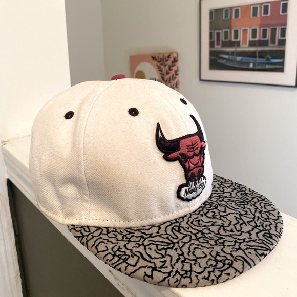 Chicago Bulls NBA Hollywood Classic NEW ERA Special Patterns Brim Hat - Picture 3 of 5
